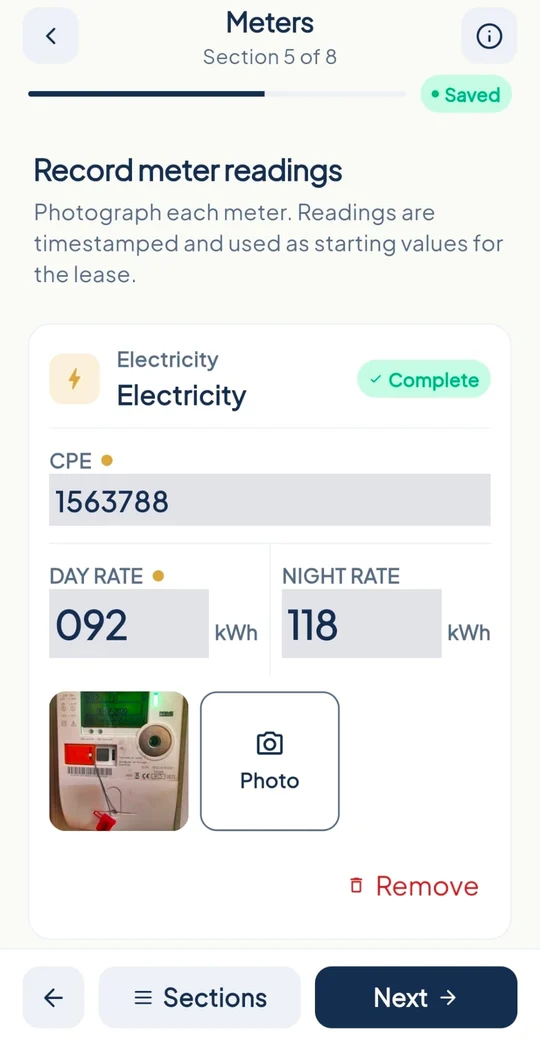 The meters screen: an electricity meter with its CPE number, day and night readings and a photo of the meter.